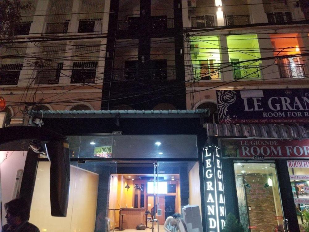 The Main Event Pattaya Bed and Breakfast Esterno foto
