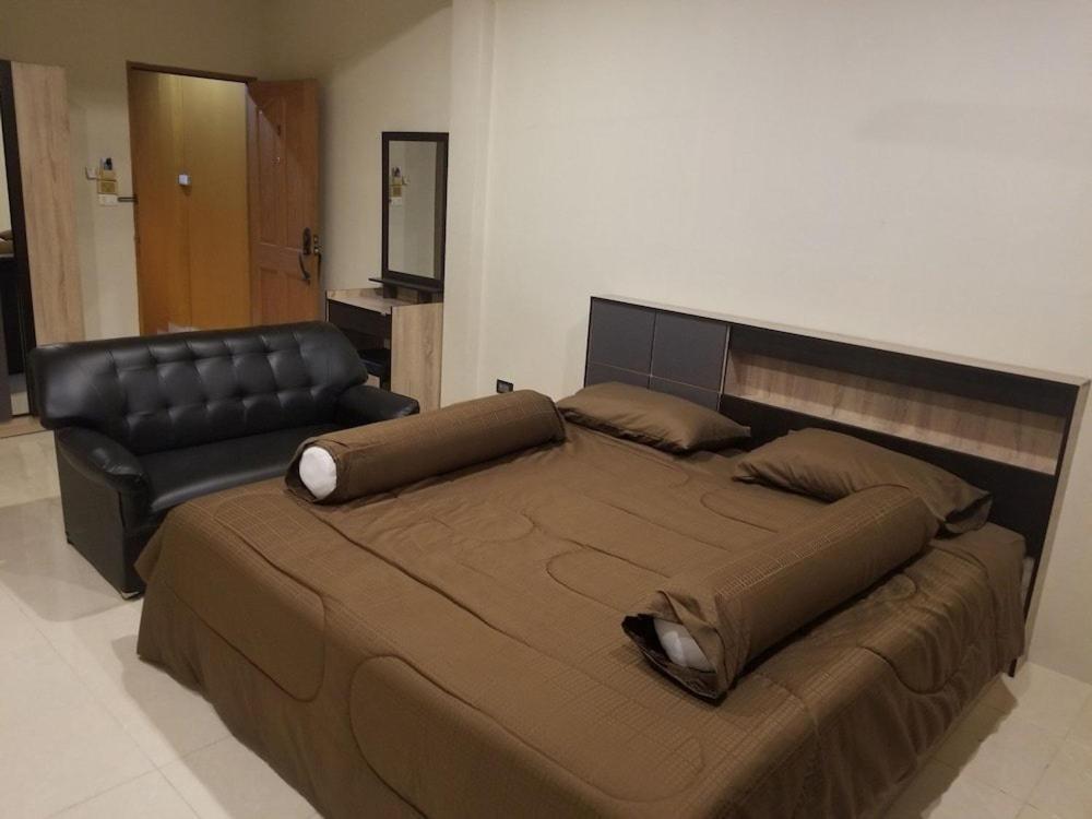 The Main Event Pattaya Bed and Breakfast Esterno foto