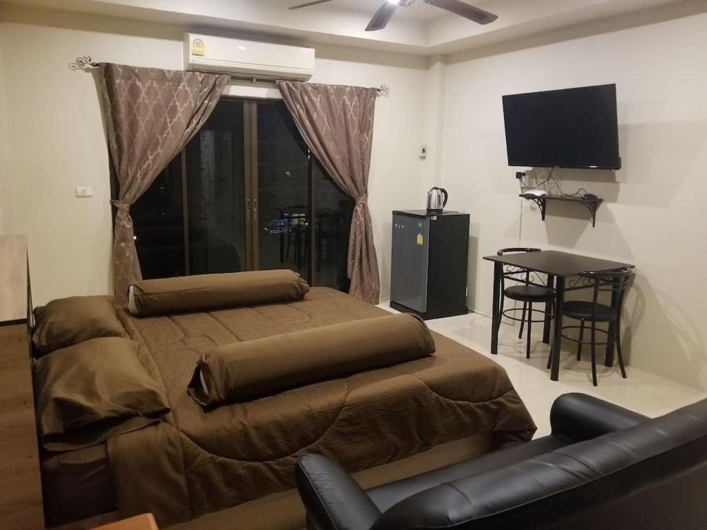 The Main Event Pattaya Bed and Breakfast Esterno foto